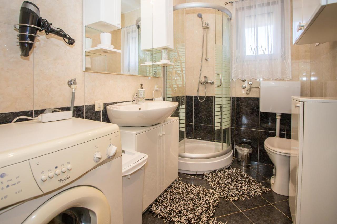 App Rosi Apartment Porec Exterior photo