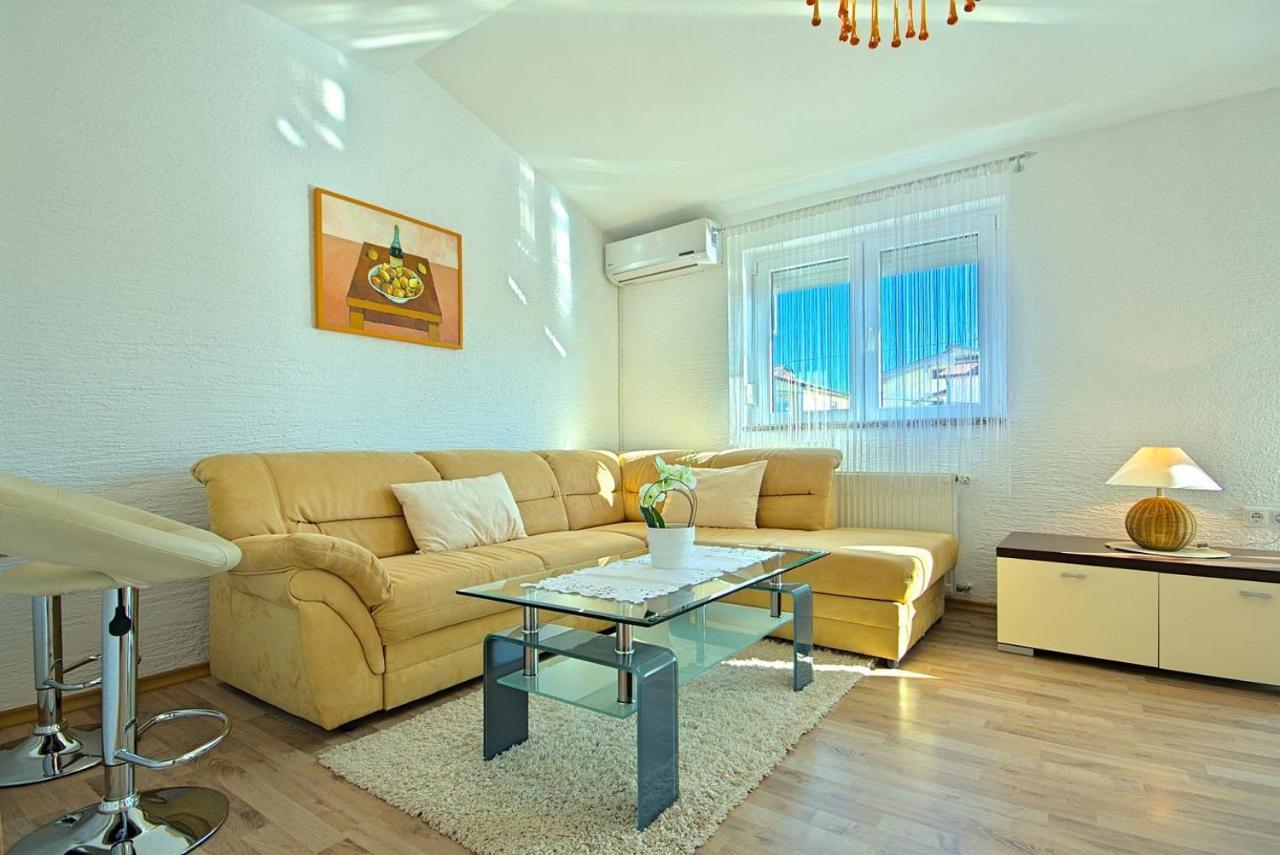 App Rosi Apartment Porec Exterior photo