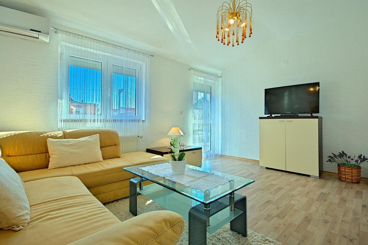 App Rosi Apartment Porec Exterior photo