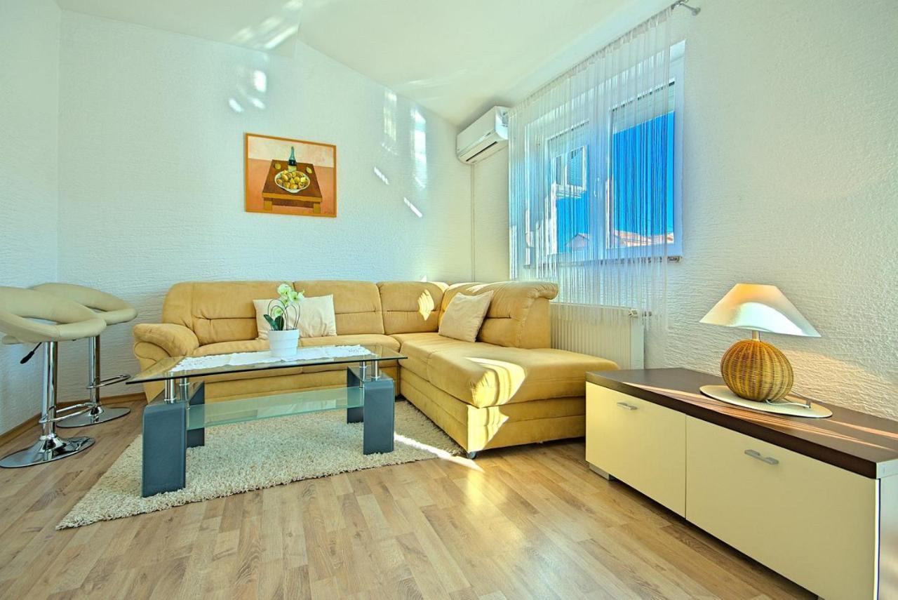 App Rosi Apartment Porec Exterior photo